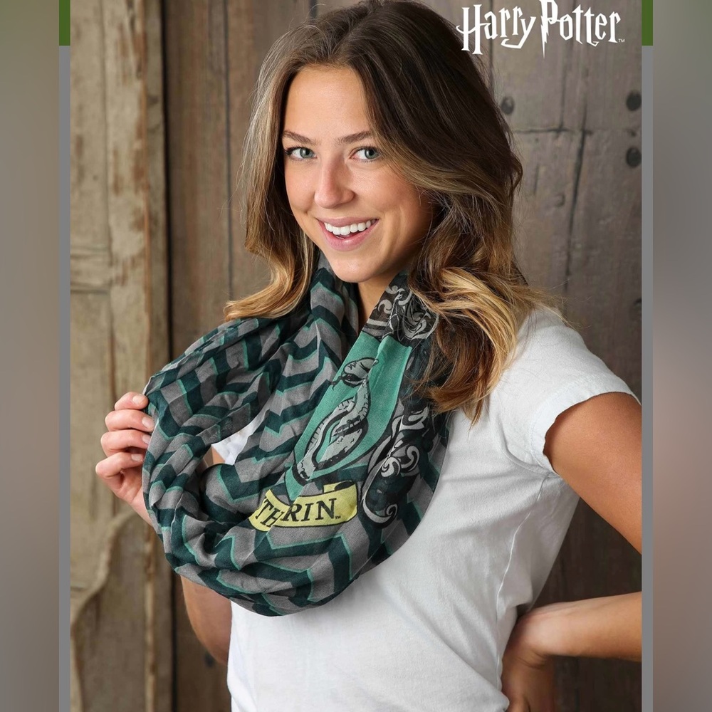 NWT Elope Warner Bros. Harry Potter Slytherin light weight Scarf